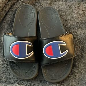 Champion boys slides size 7-9 - fairly new